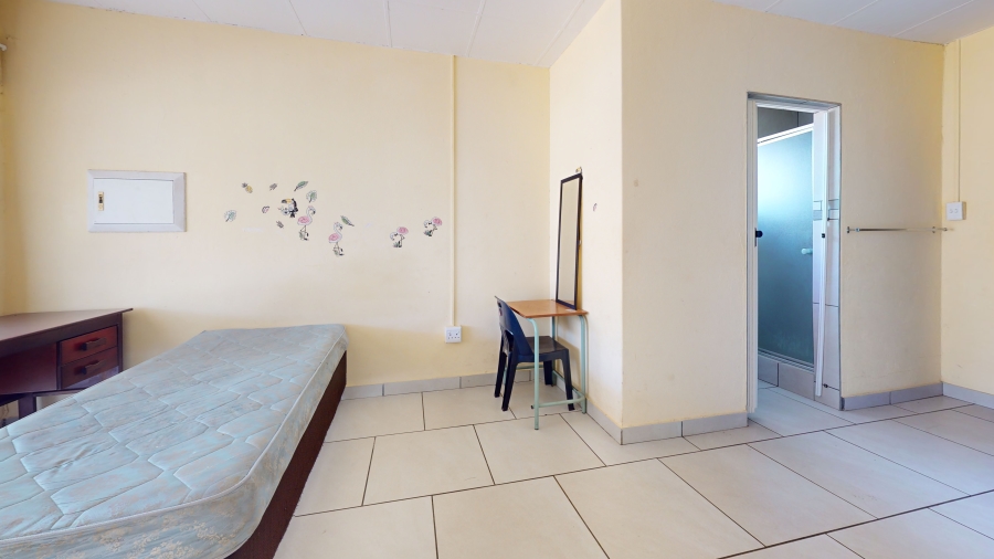 6 Bedroom Property for Sale in Kannoniers Park North West